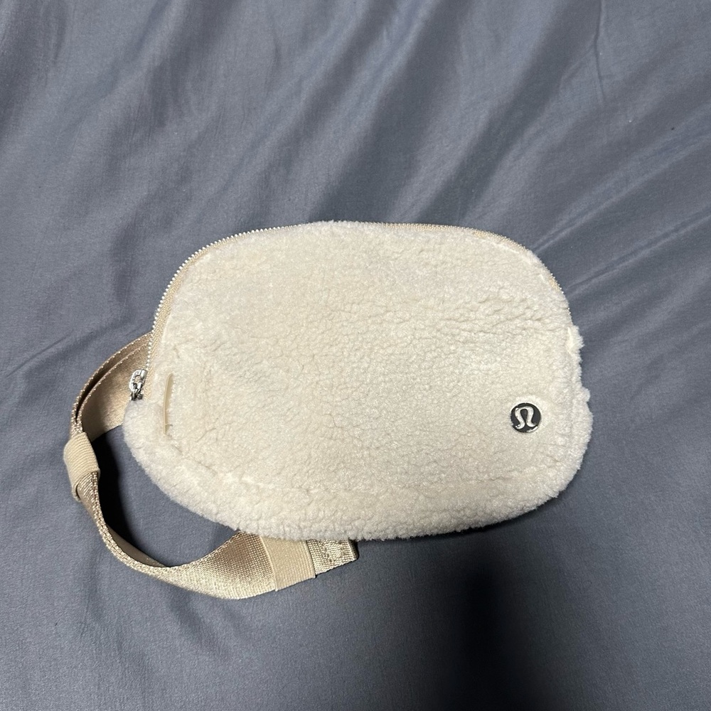 New Lululemon Everywhere Belt Bag Plush Fleece